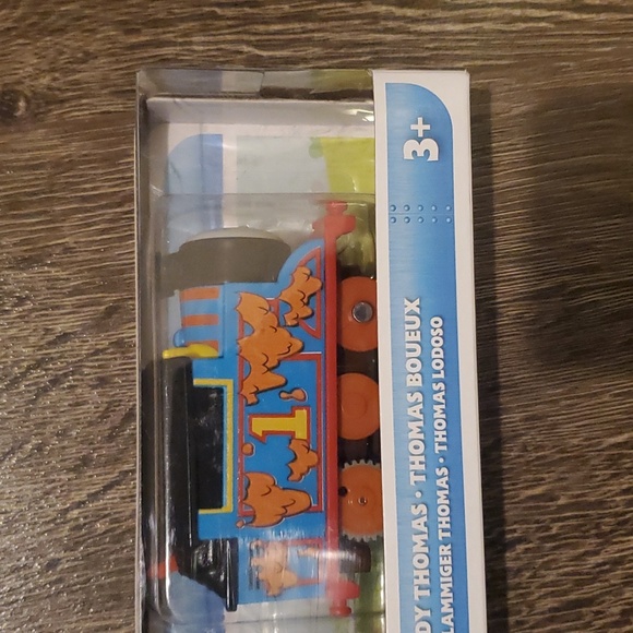 Thomas & Friends Motorized Toy Train Muddy Farm Thomas Engine with Cargo & Cow - Picture 3 of 10